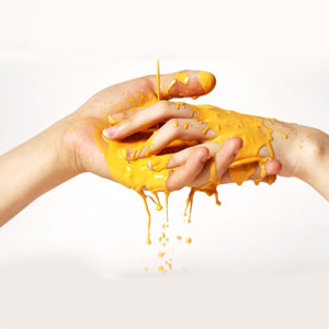 چگونه رنگ ویترای را از روی دست پاک کنیم